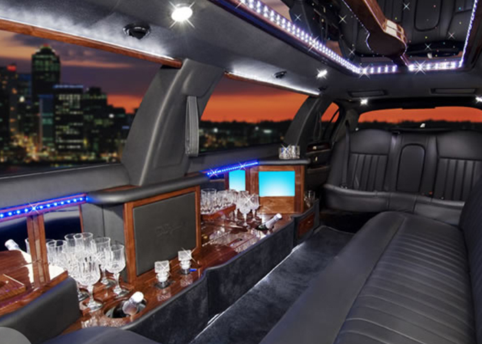 Limo Interior Black Linclon Town Limousine